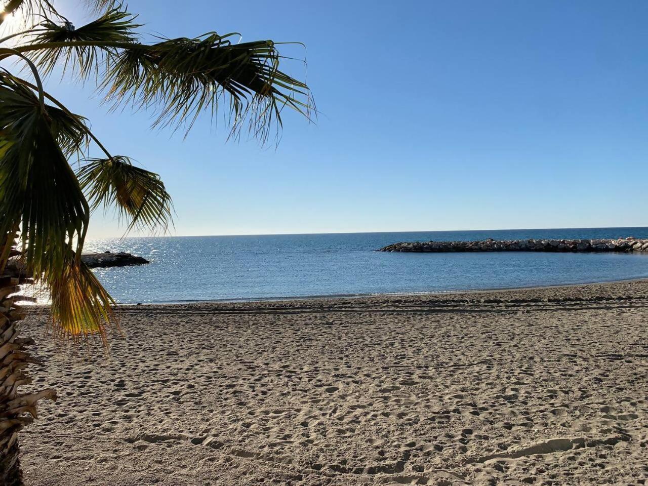 Apartamento Frente Al Mar Pedregalejo Málaga Dış mekan fotoğraf